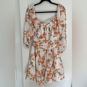Mini Flower dress with semi-open back